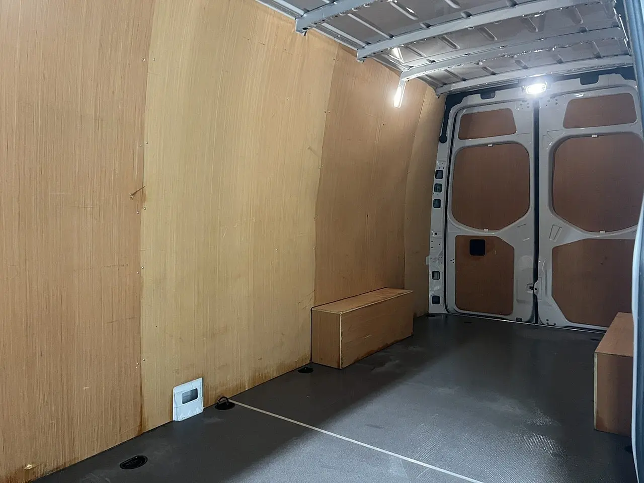 2025 Mercedes-Benz Sprinter, photo 2