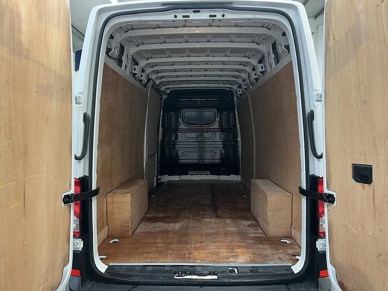 2025 Volkswagen Crafter, photo 3