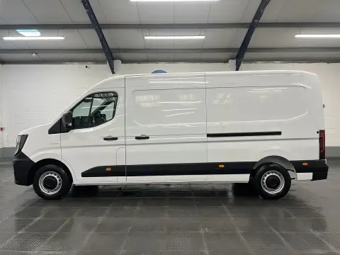 2025 Renault Master