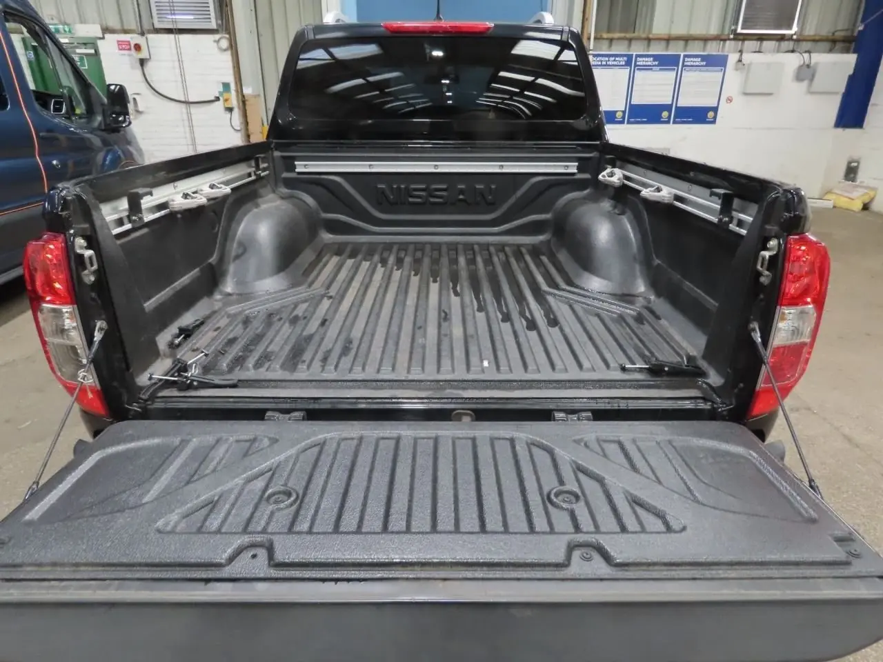 2020 Nissan Navara, photo 2