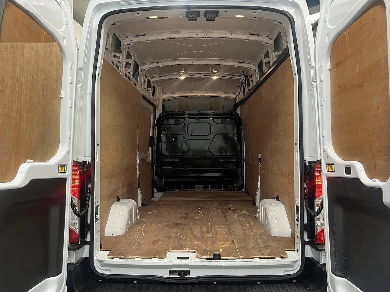 2025 Ford Transit, photo 3