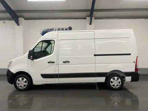 2023 Nissan Interstar