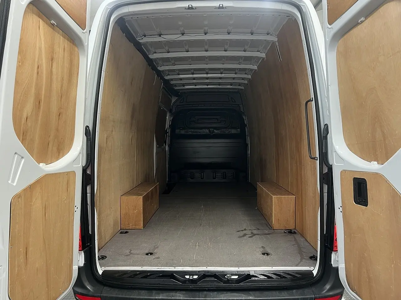 2025 Mercedes-Benz Sprinter, photo 3