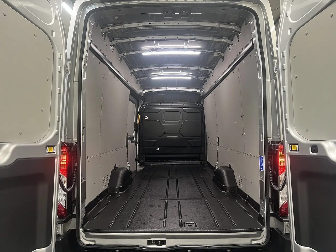 2025 Ford Transit, photo 3