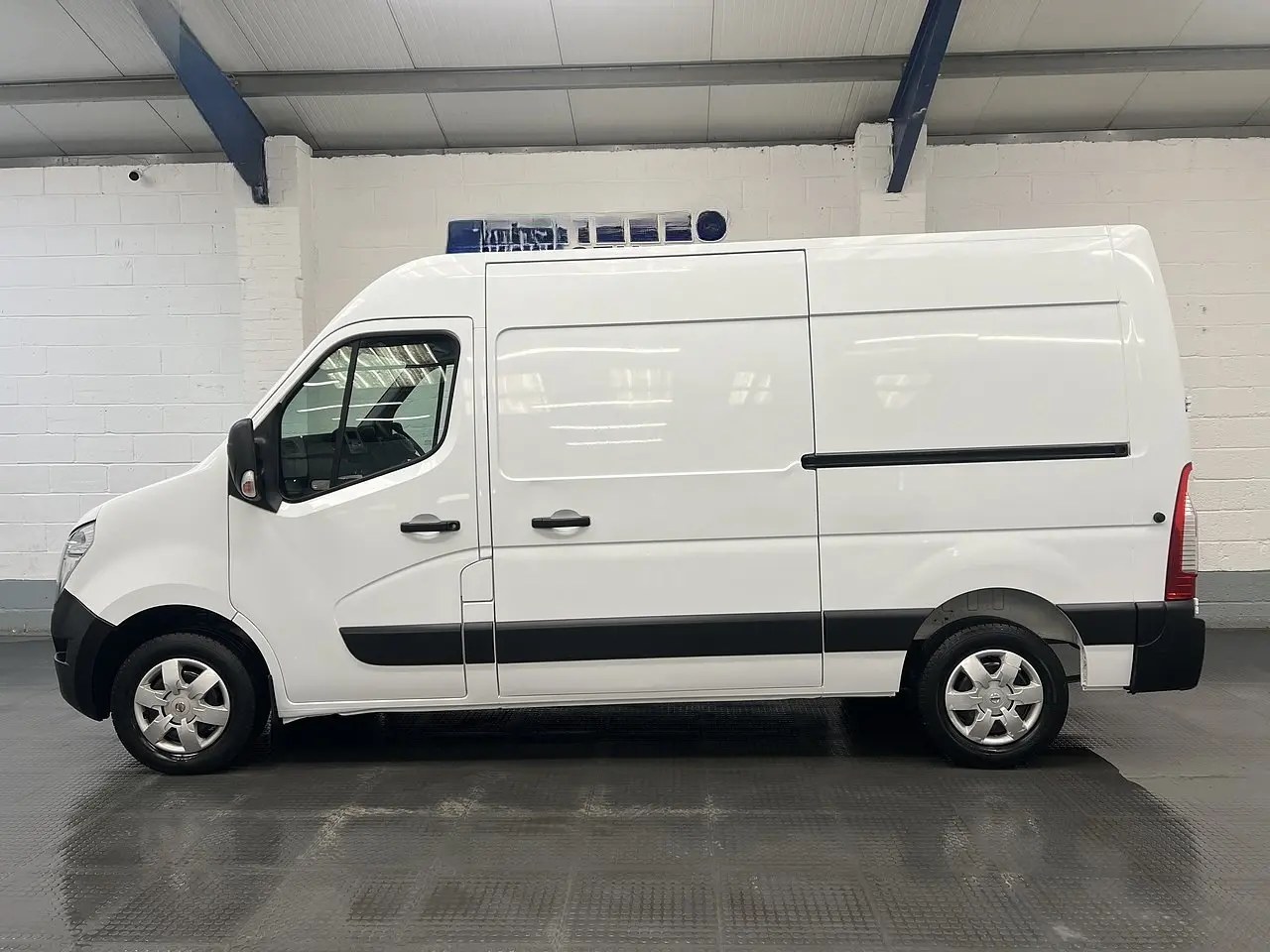 2023 Nissan Interstar