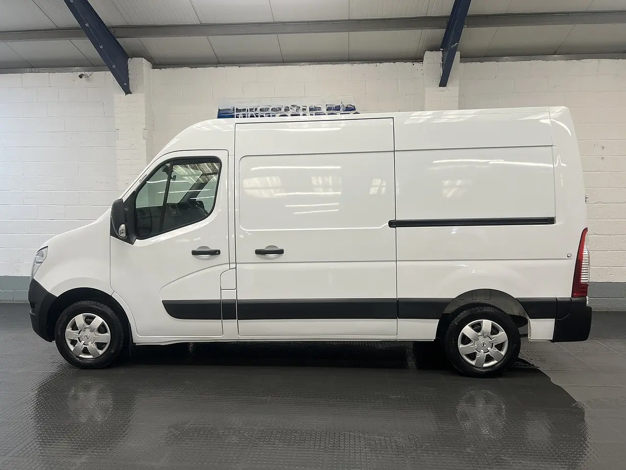 2023 Nissan Interstar