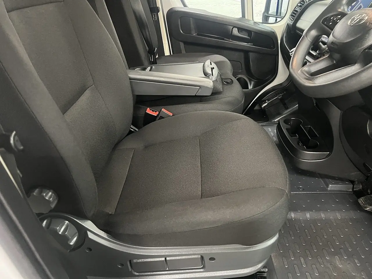 2025 Toyota Proace Max, photo 6