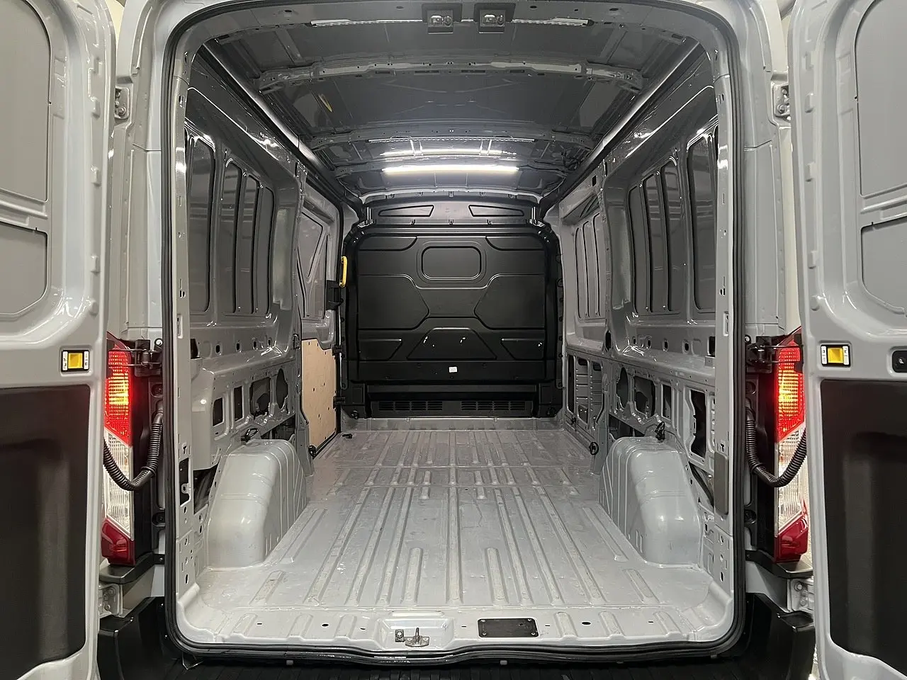 2025 Ford Transit, photo 3