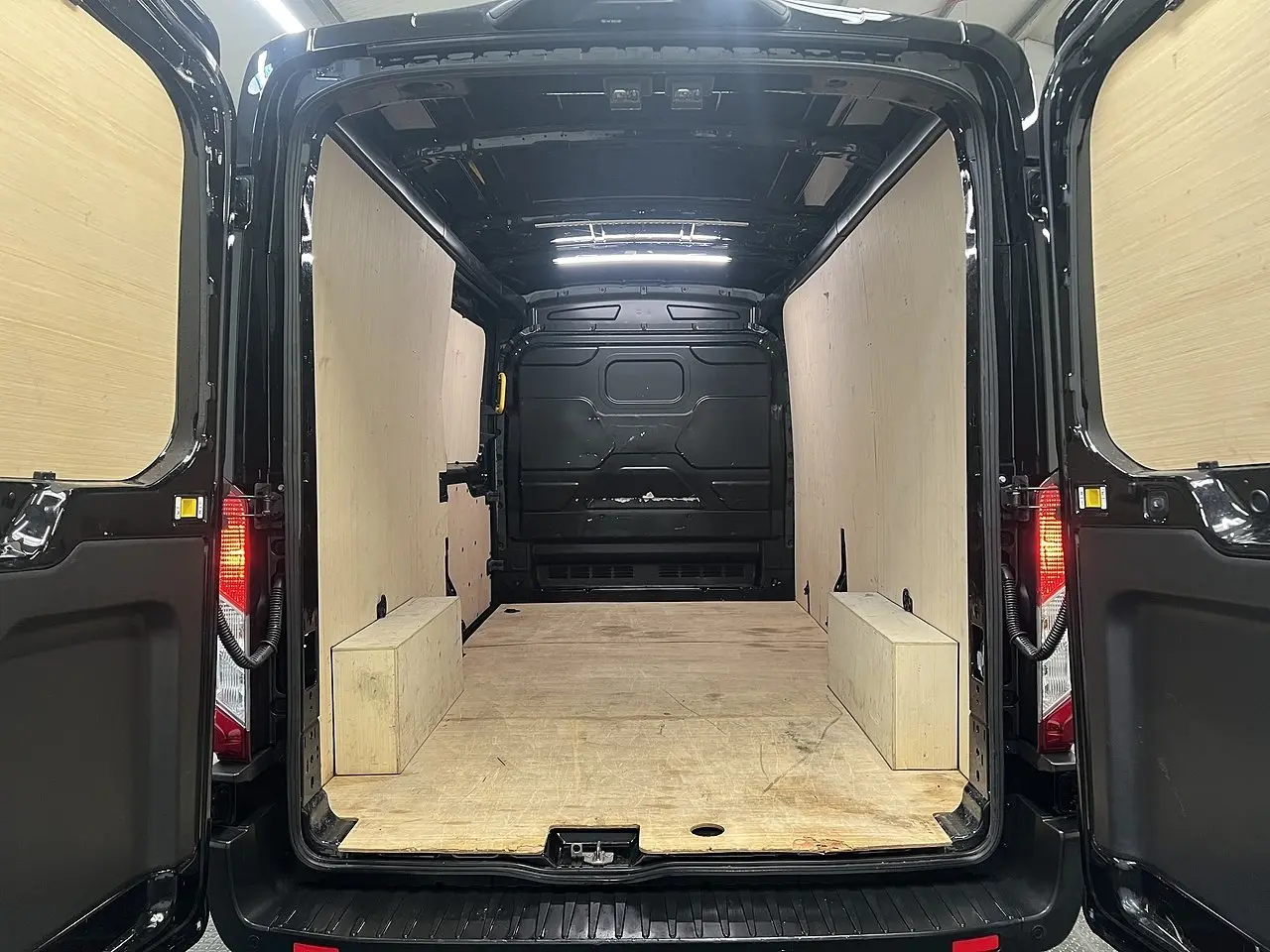 2025 Ford Transit, photo 3