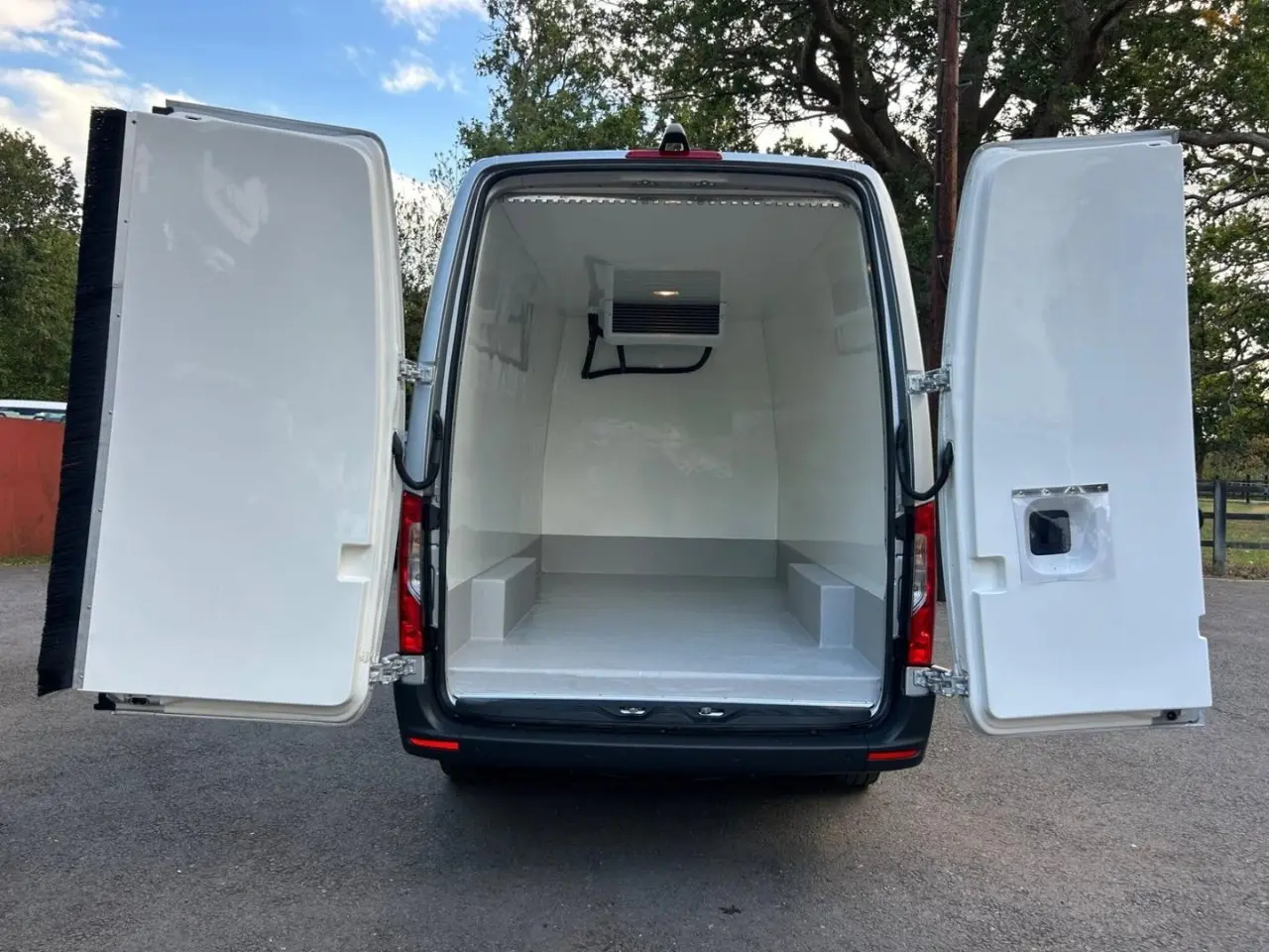 2022 Mercedes-Benz Sprinter, photo 2