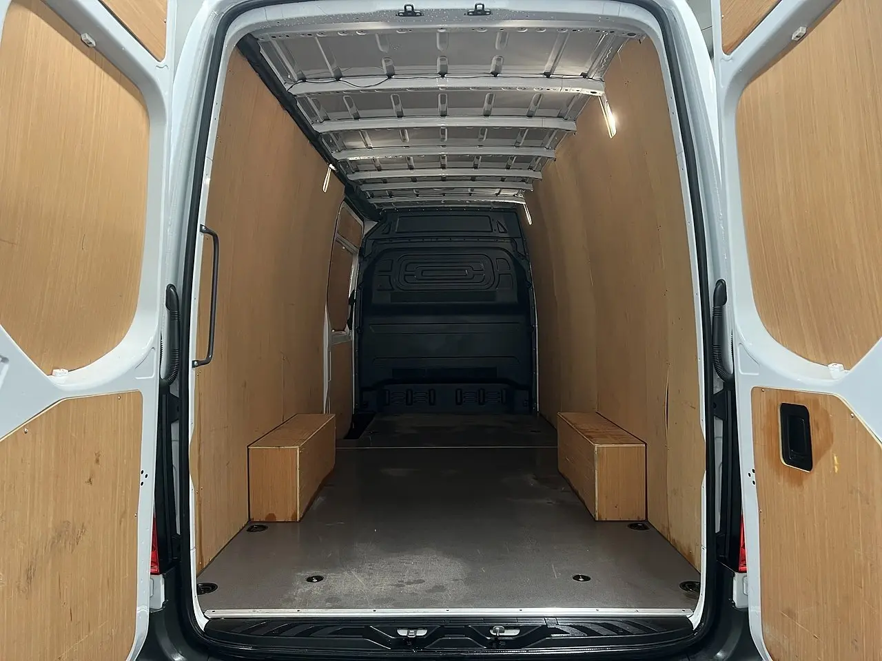 2025 Mercedes-Benz Sprinter, photo 3