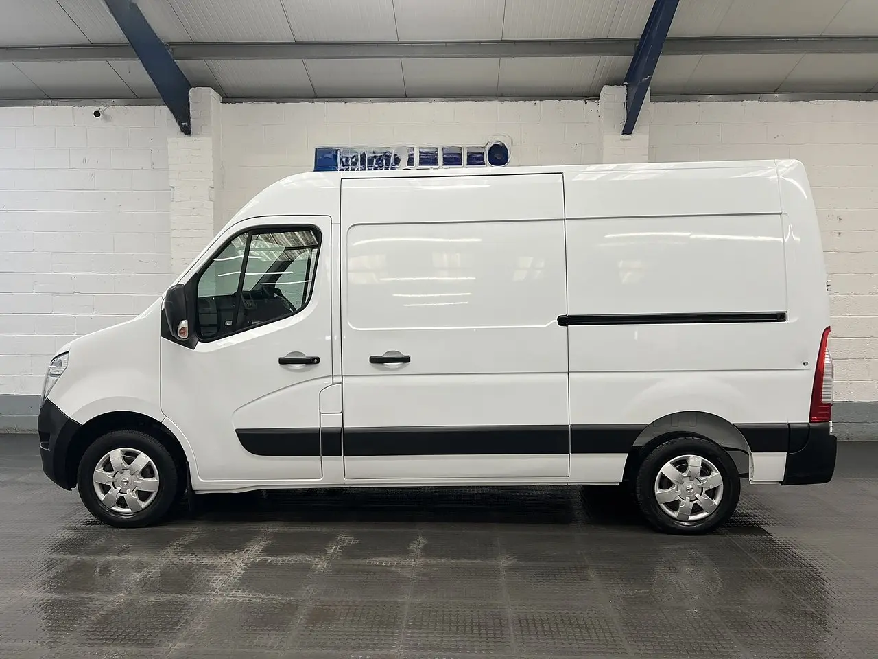 2023 Nissan Interstar