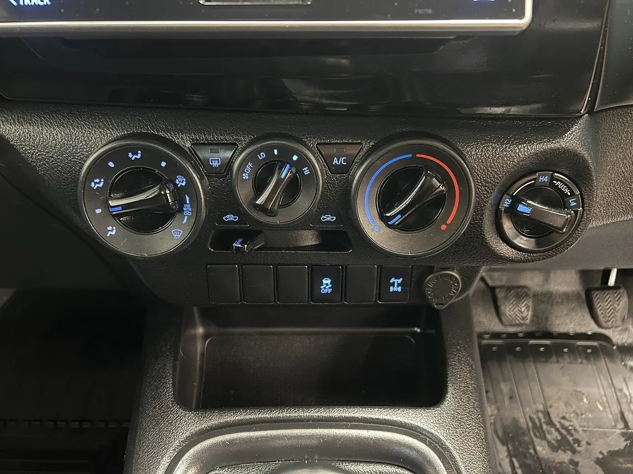 2020 Toyota Hilux, photo 4