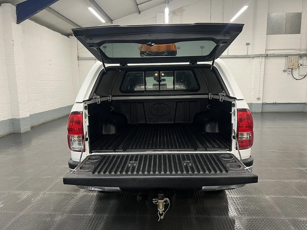 2023 Toyota Hilux, photo 2