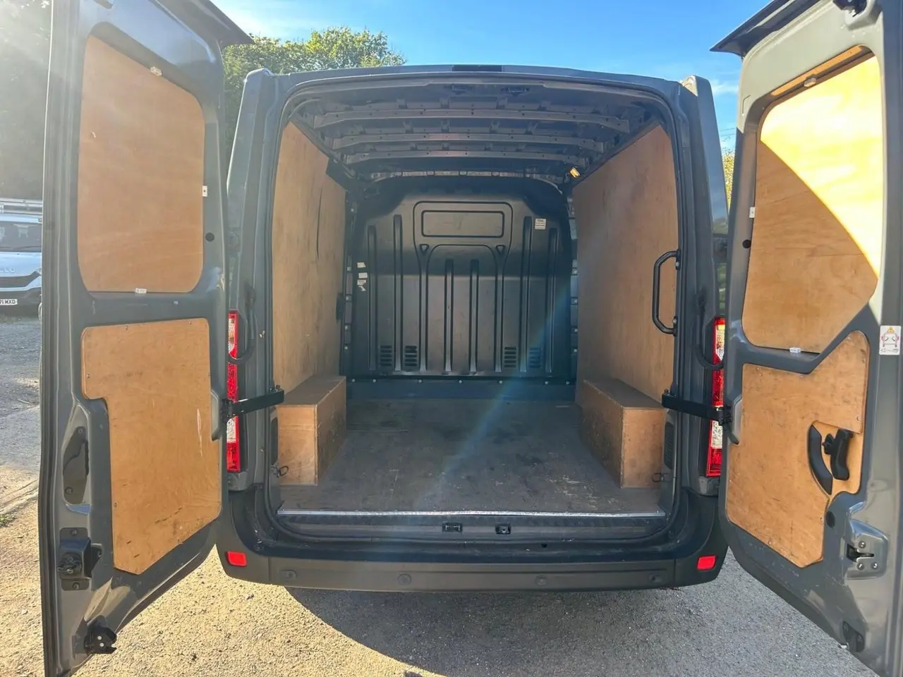 2022 Vauxhall Movano, photo 2