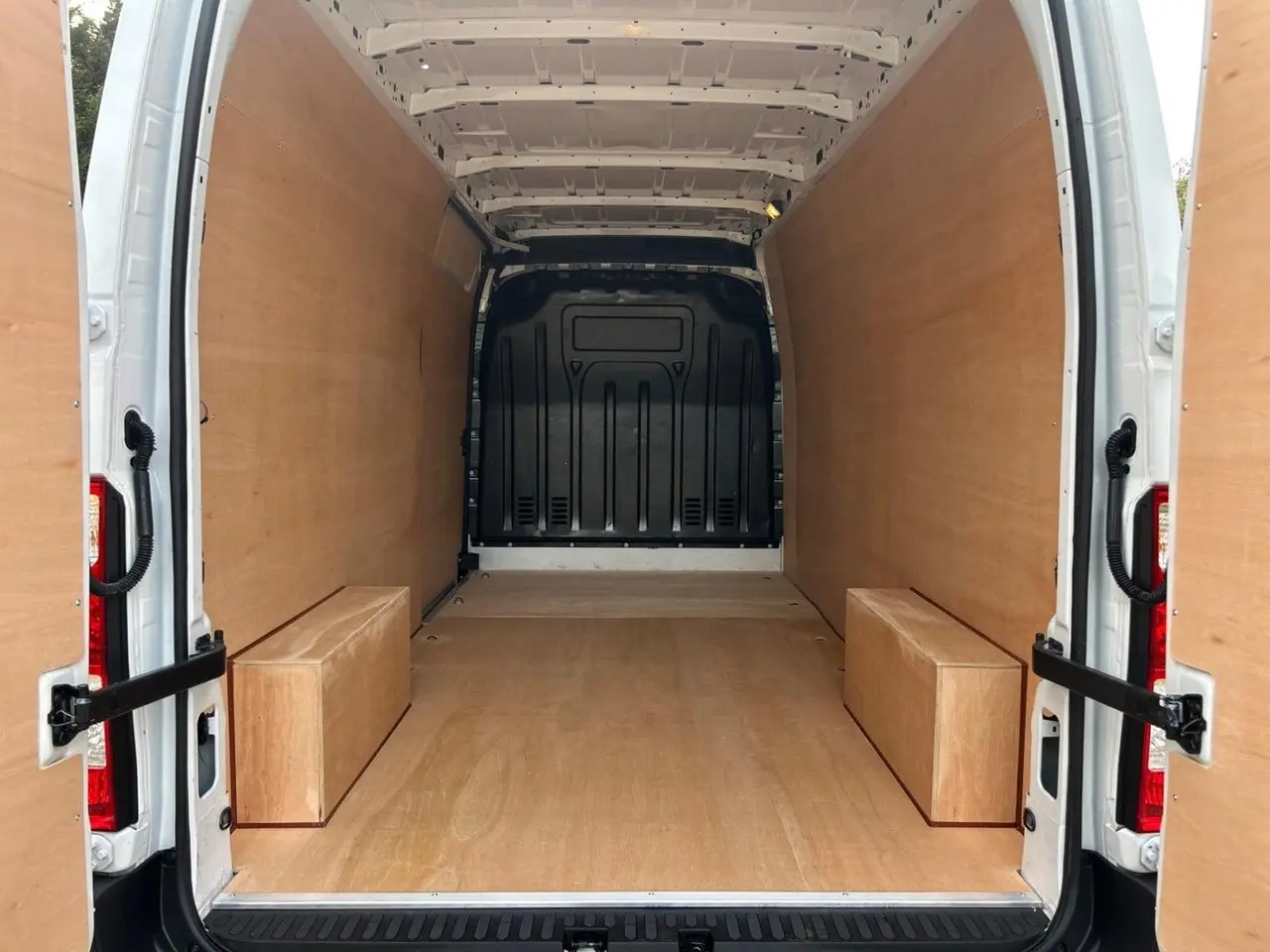 2024 Nissan Interstar, photo 3