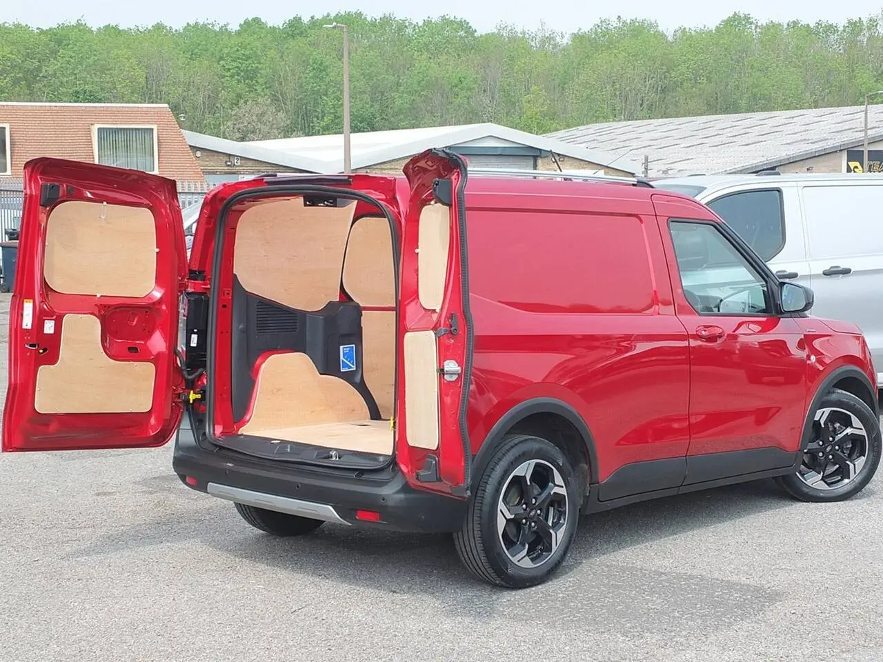 2025 Ford Transit Courier, photo 2