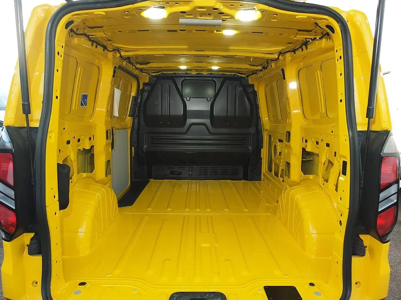 2025 Ford Transit Custom, photo 3