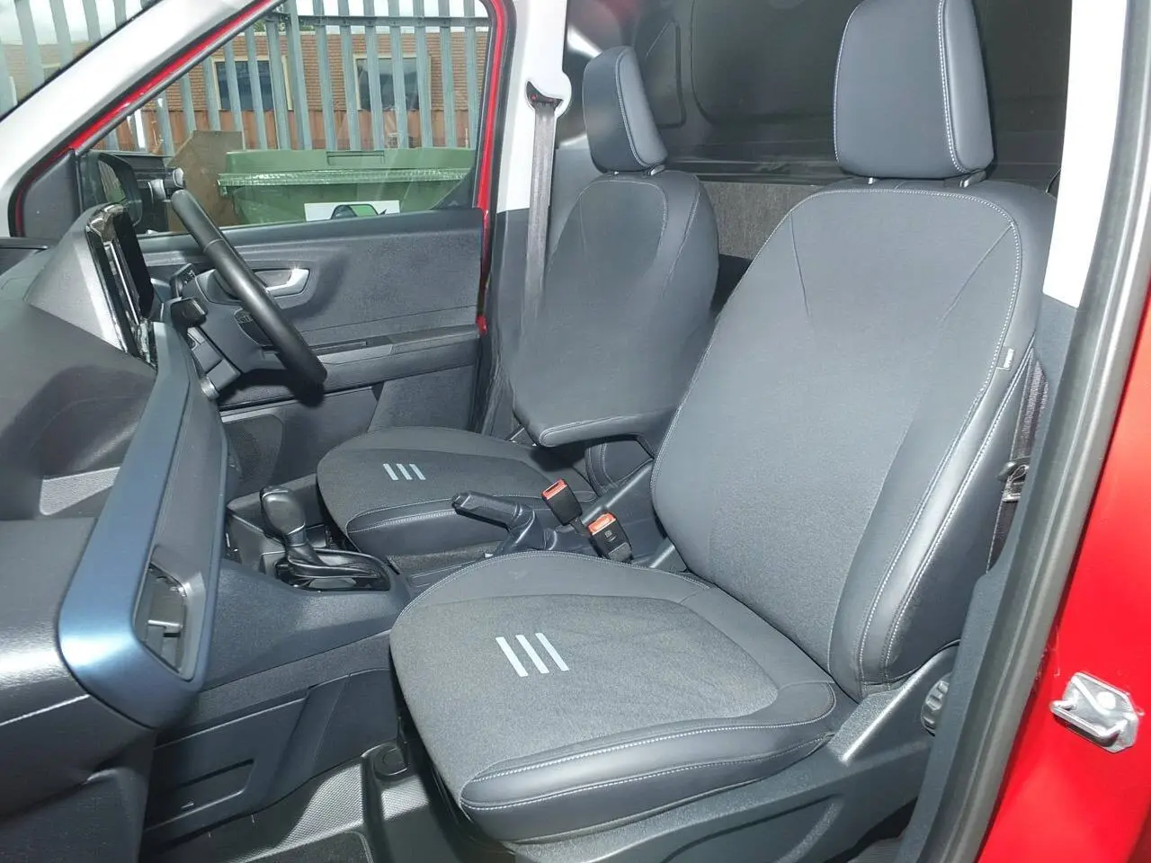 2025 Ford Transit Courier, photo 5