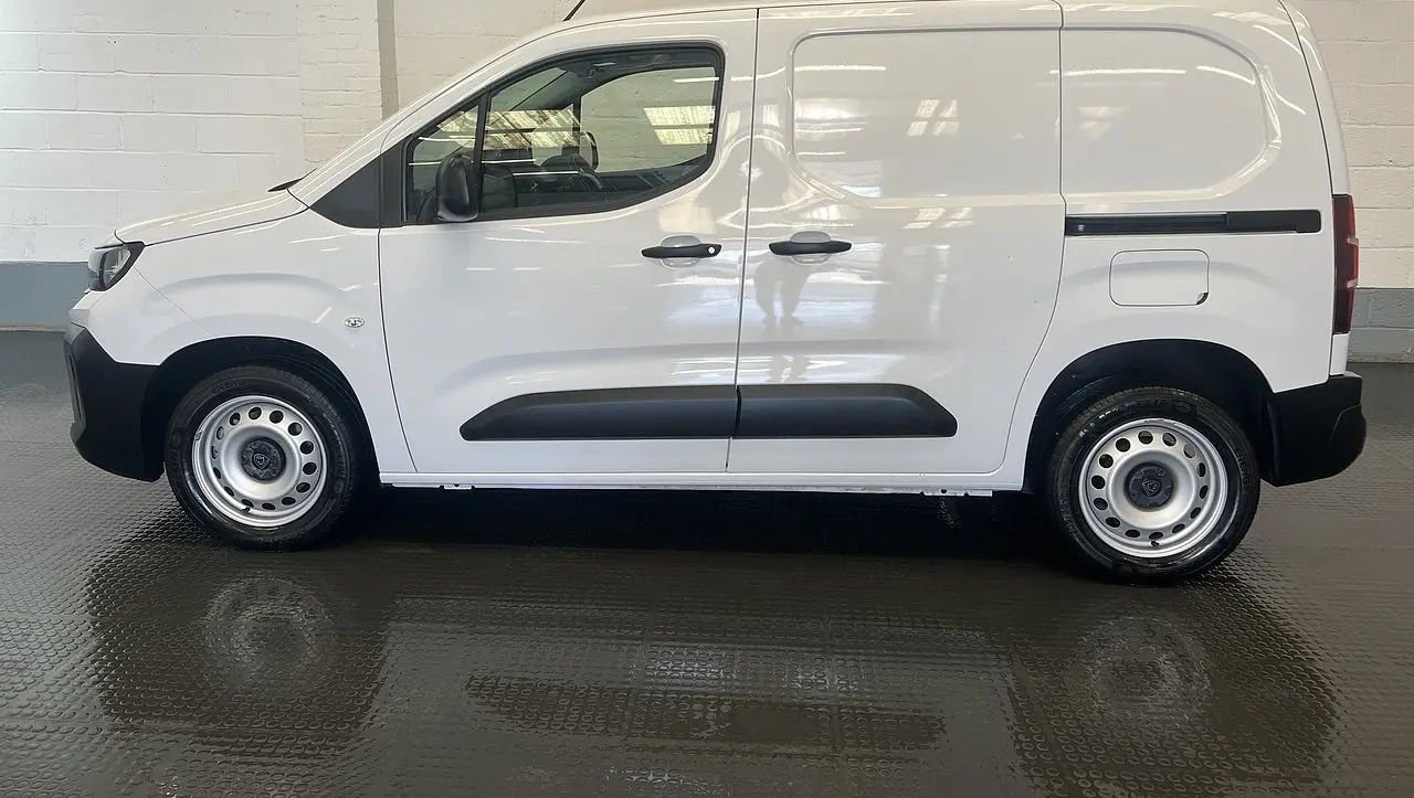 2025 Peugeot Partner