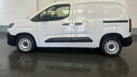 2025 Peugeot Partner