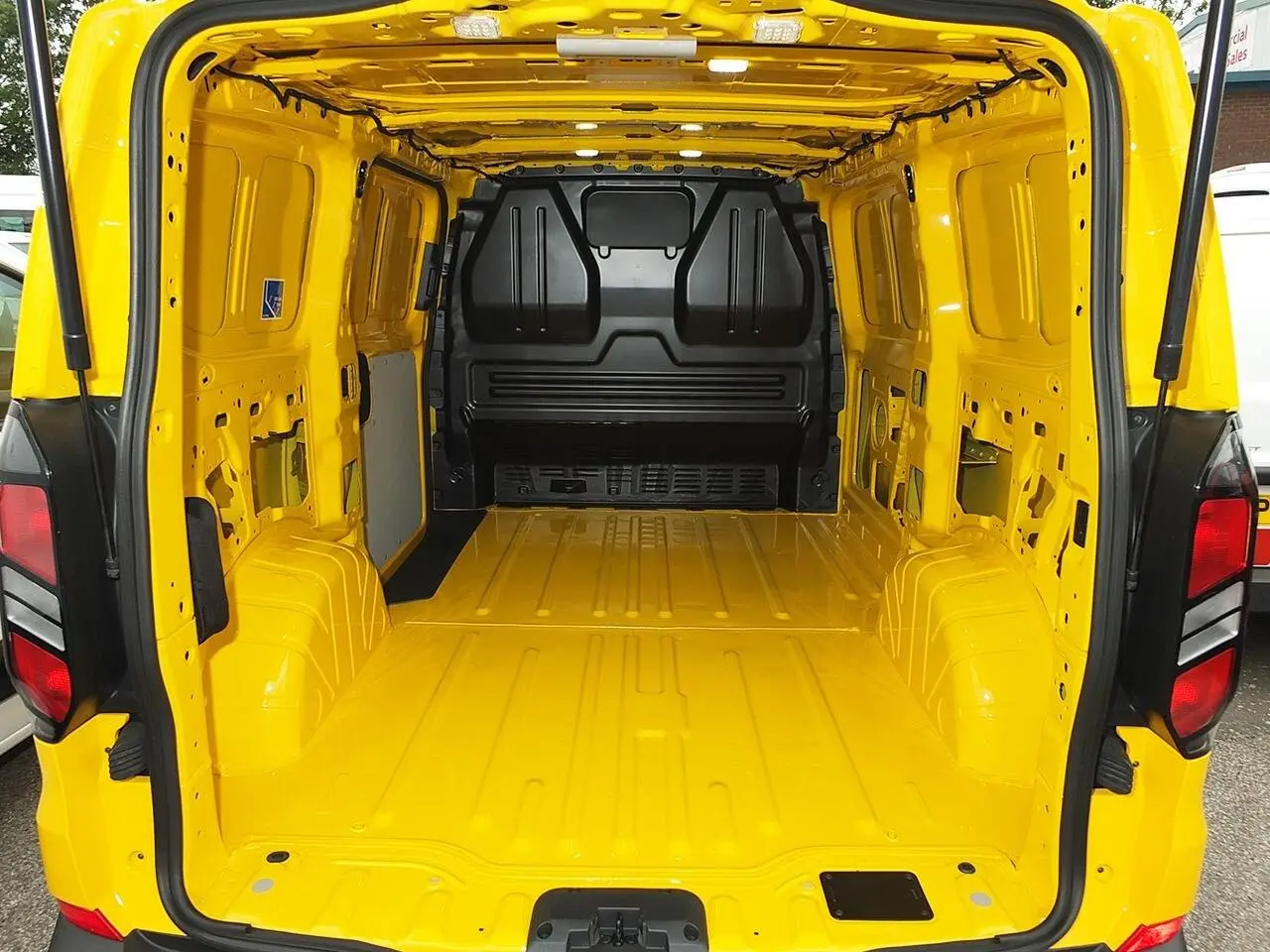 2025 Ford Transit Custom, photo 3