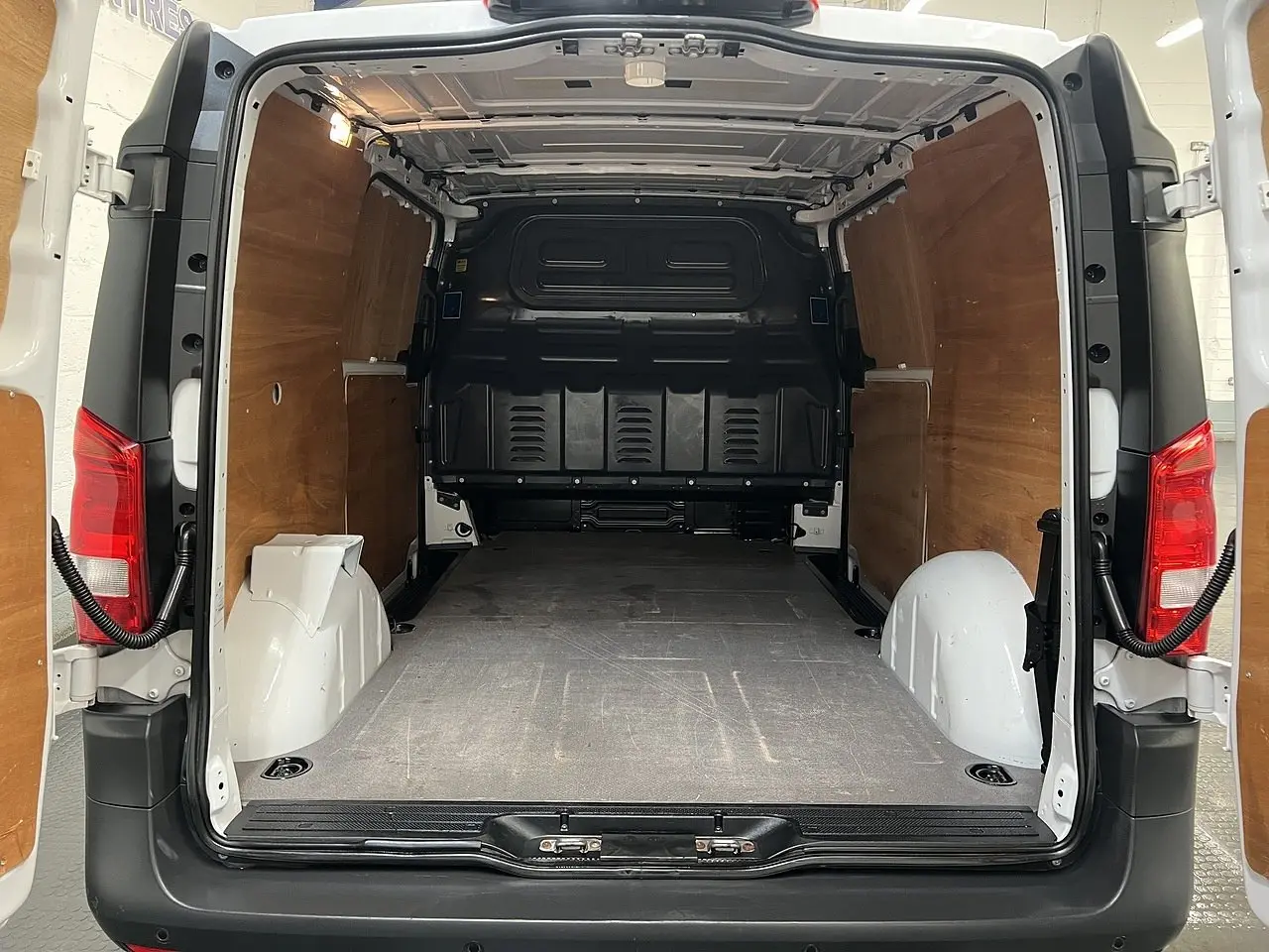 2020 Mercedes-Benz Vito, photo 2