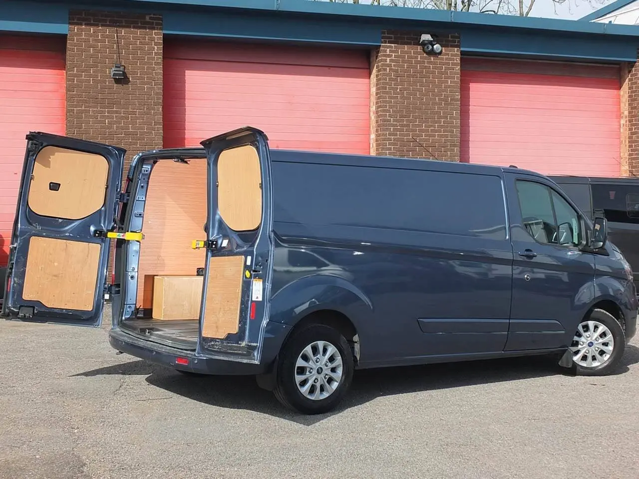 2023 Ford Transit Custom, photo 2