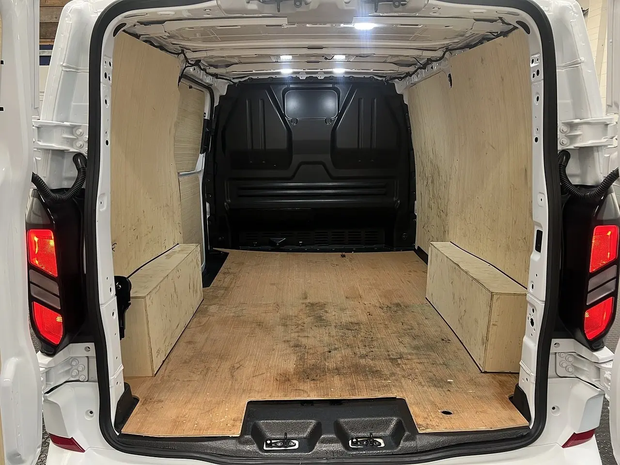 2025 Ford Transit Custom, photo 3
