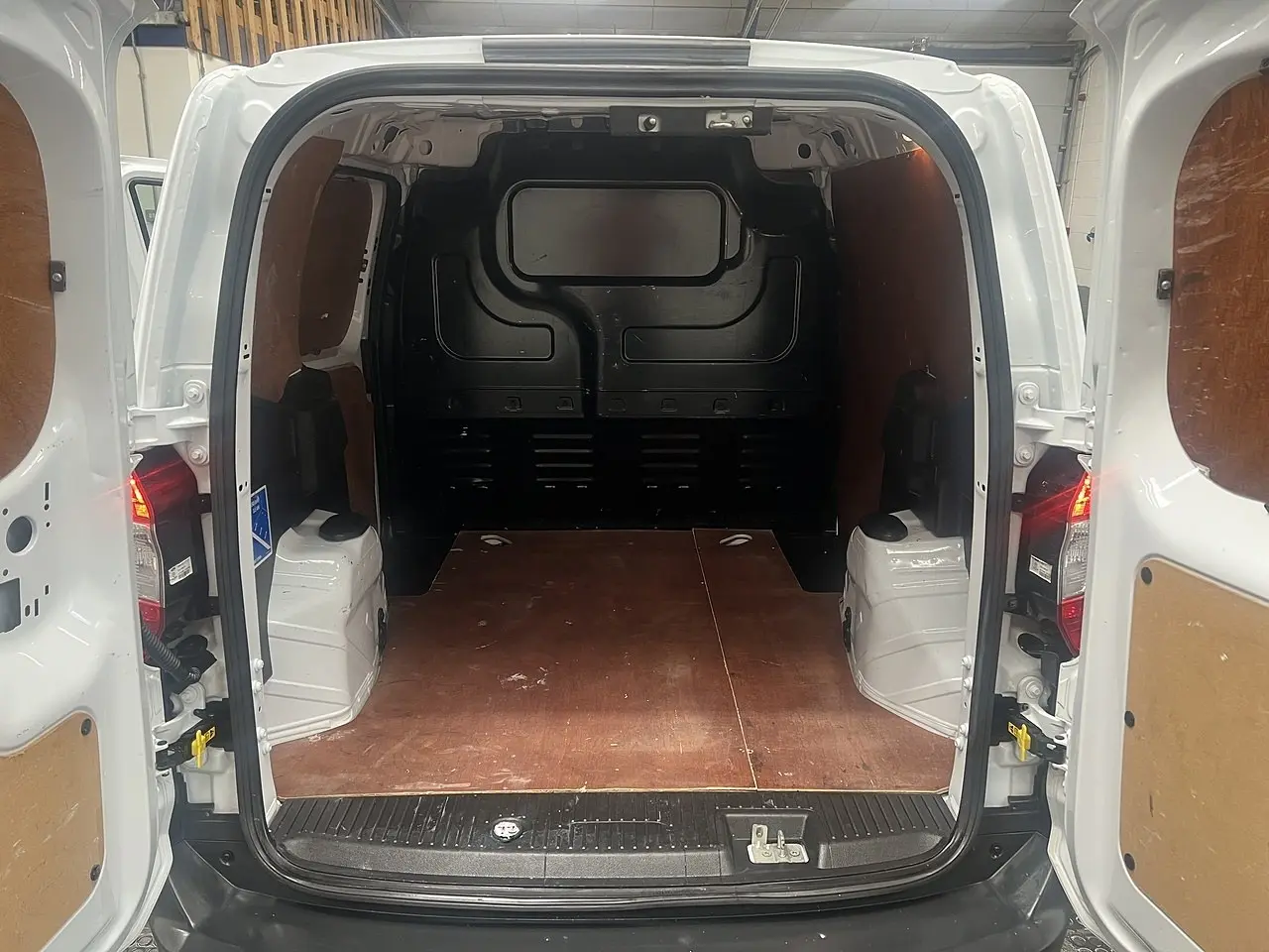 2020 Ford Transit Courier, photo 3