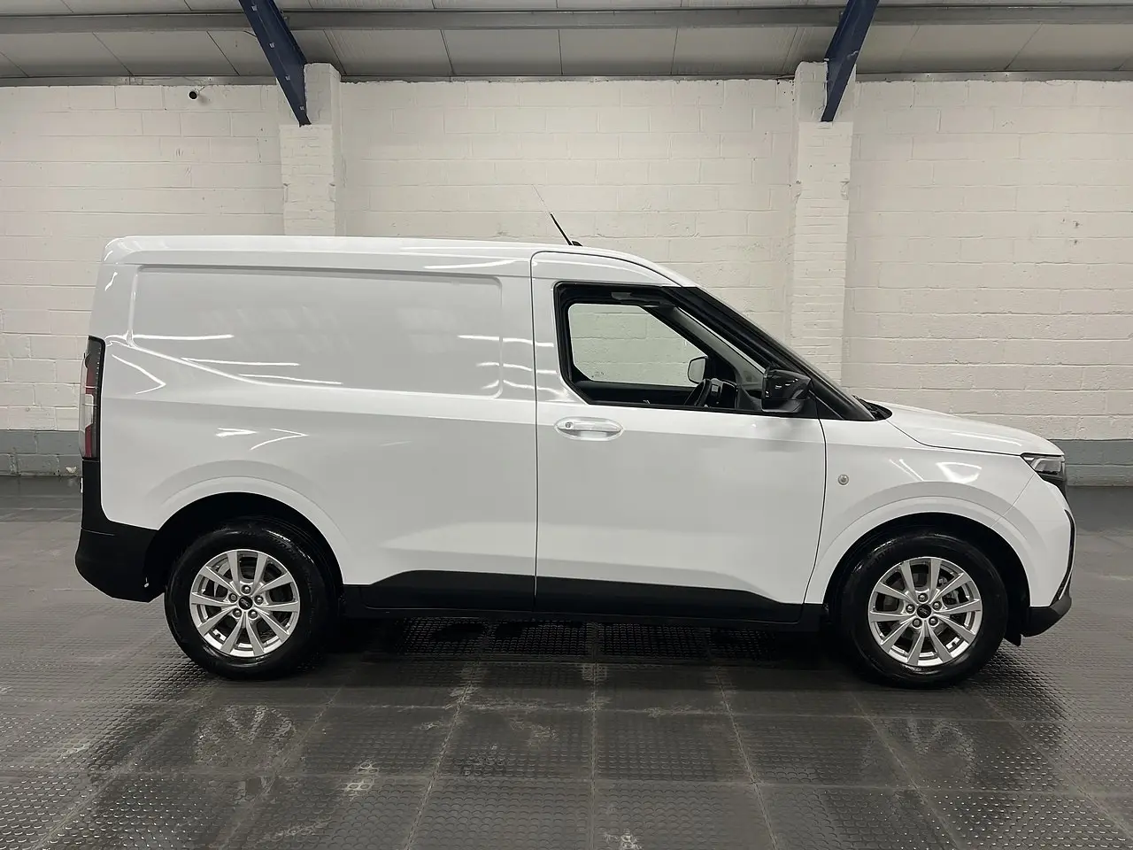 2025 Ford Transit Courier, photo 9