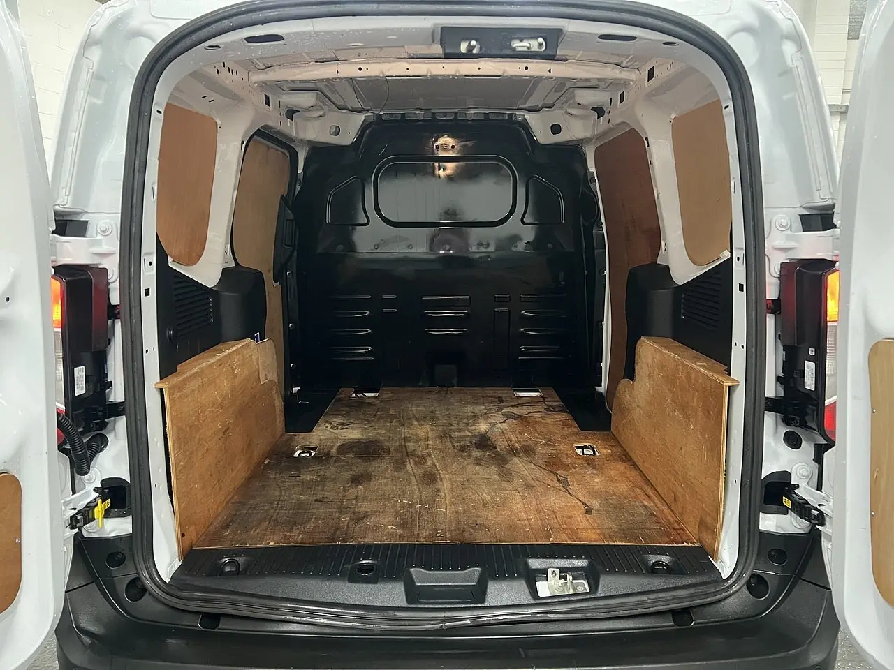 2025 Ford Transit Courier, photo 3