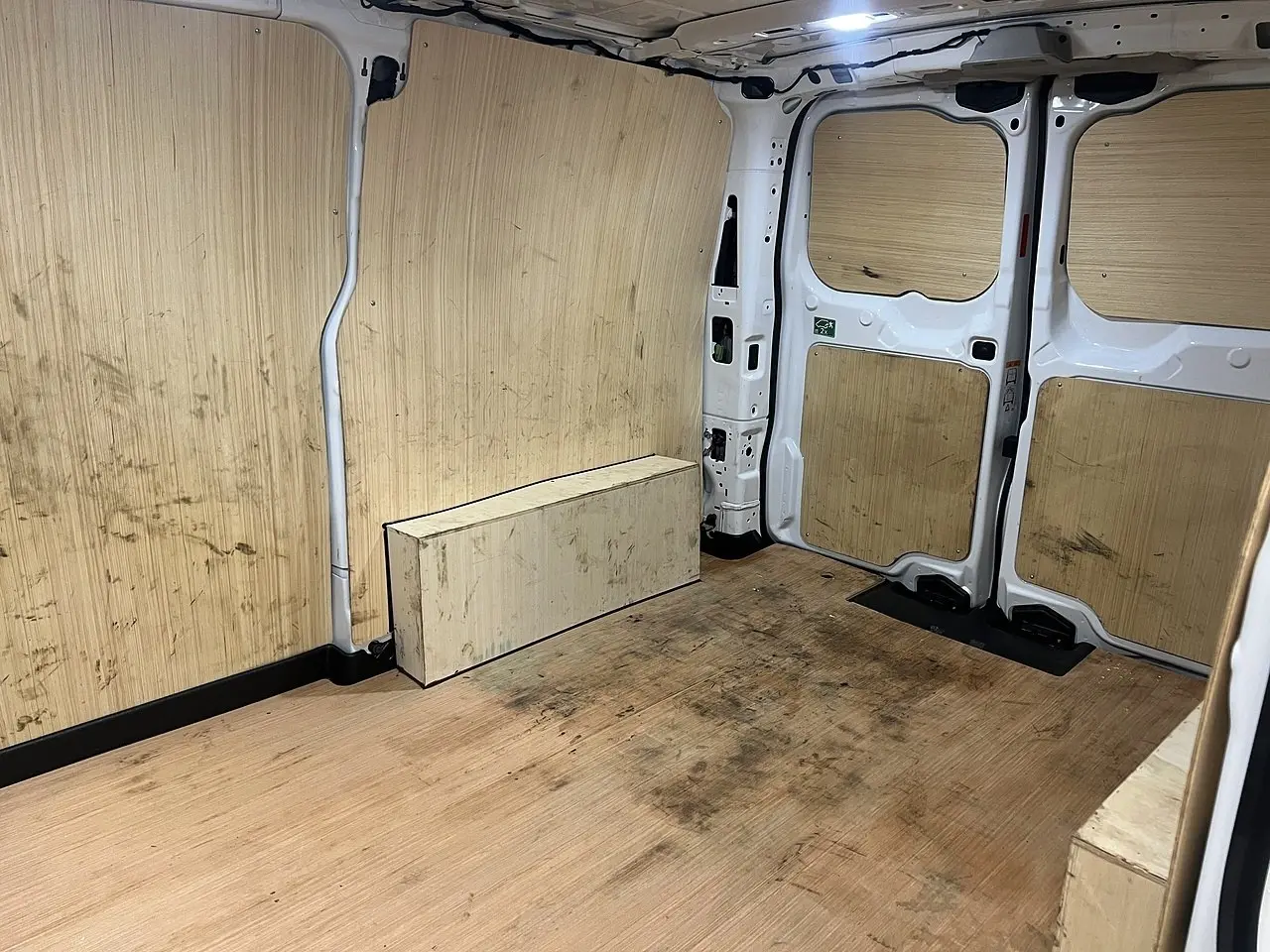 2025 Ford Transit Custom, photo 2