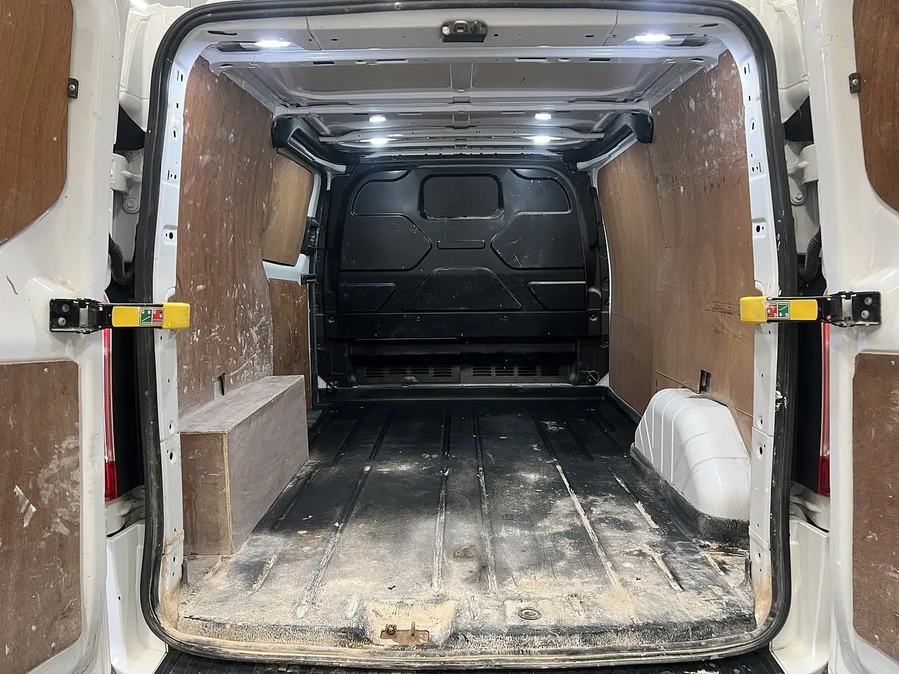 2022 Ford Transit Custom, photo 2