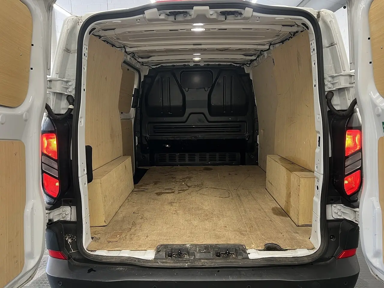 2024 Ford Transit Custom, photo 2