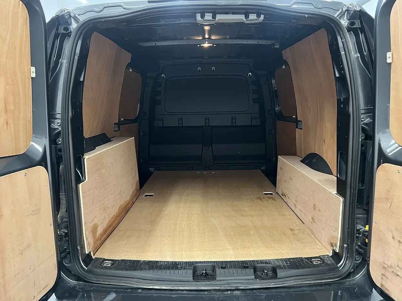 2025 Volkswagen Caddy Maxi, photo 2