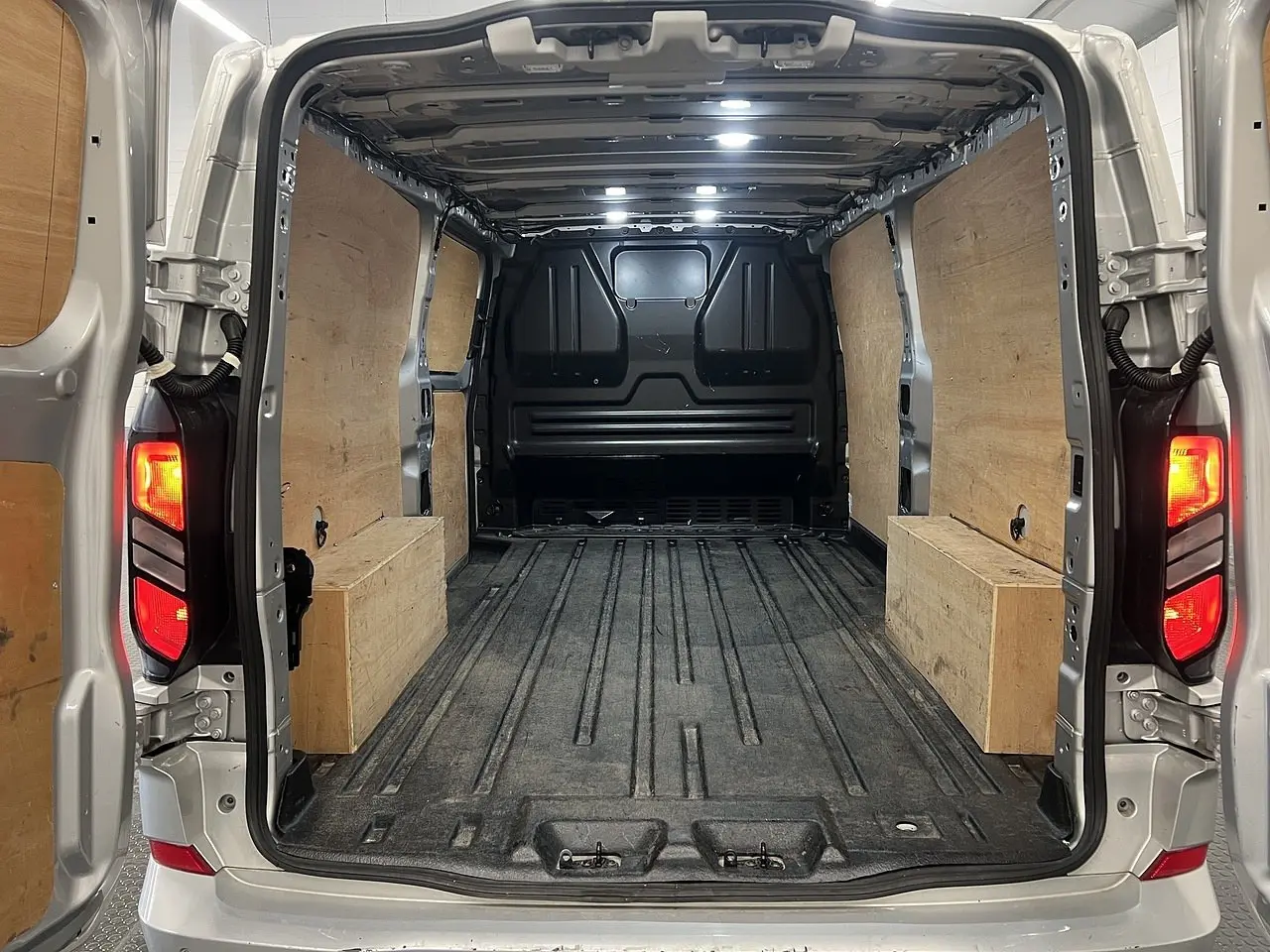 2024 Ford Transit Custom, photo 2