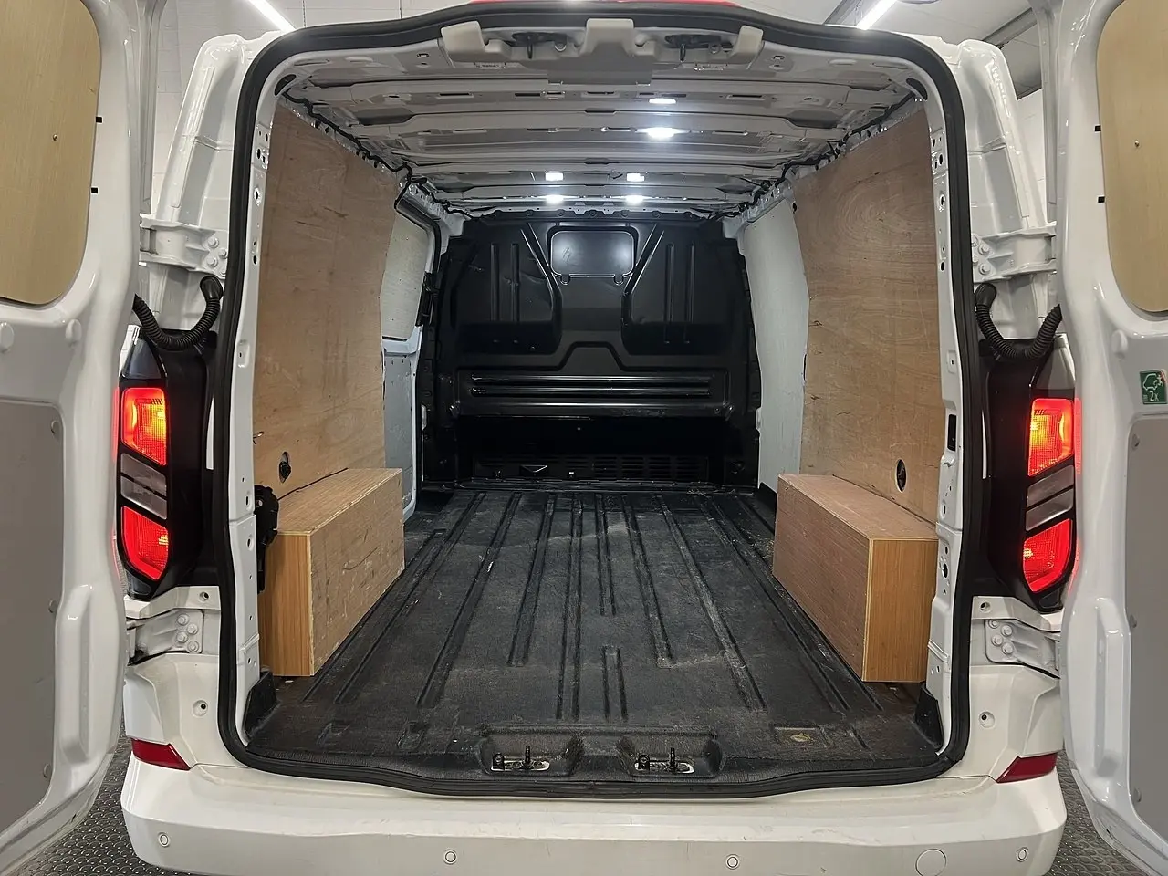 2024 Ford Transit Custom, photo 2