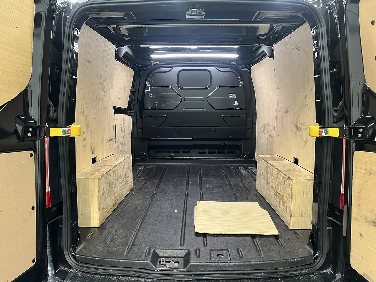 2023 Ford Transit Custom, photo 2