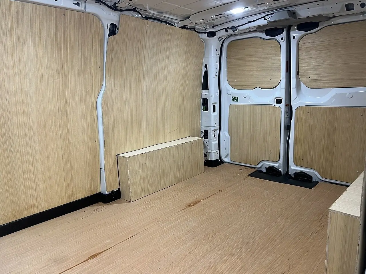 2025 Ford Transit Custom, photo 2
