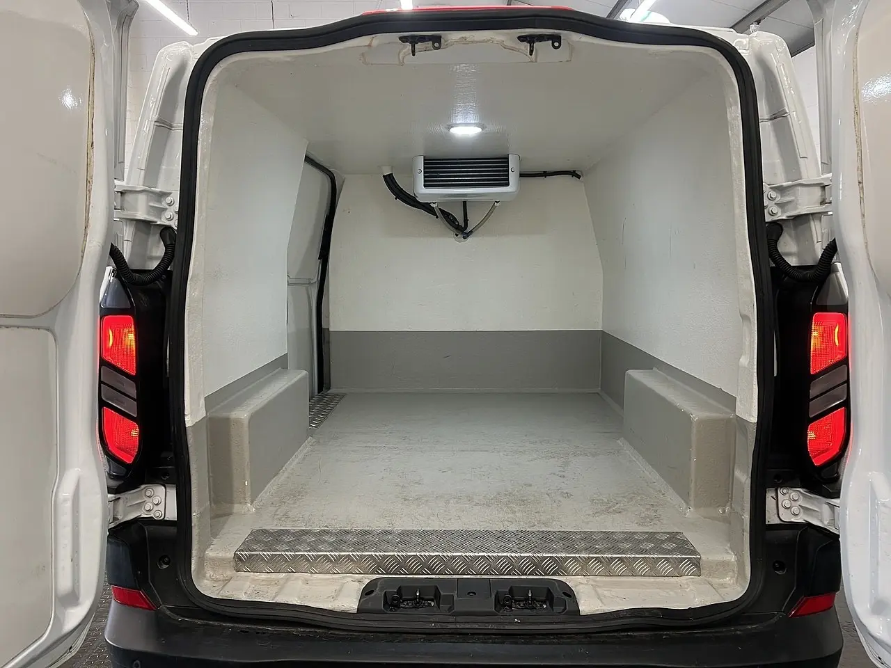 2024 Ford Transit Custom, photo 2