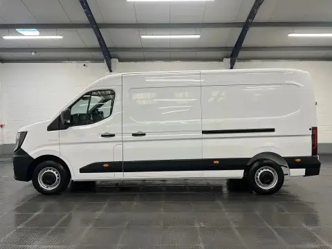 2025 Renault Master