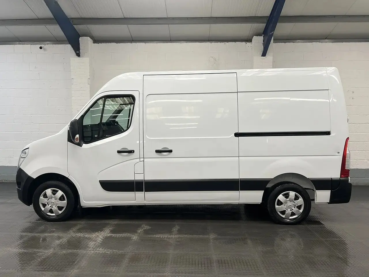 2023 Nissan Interstar