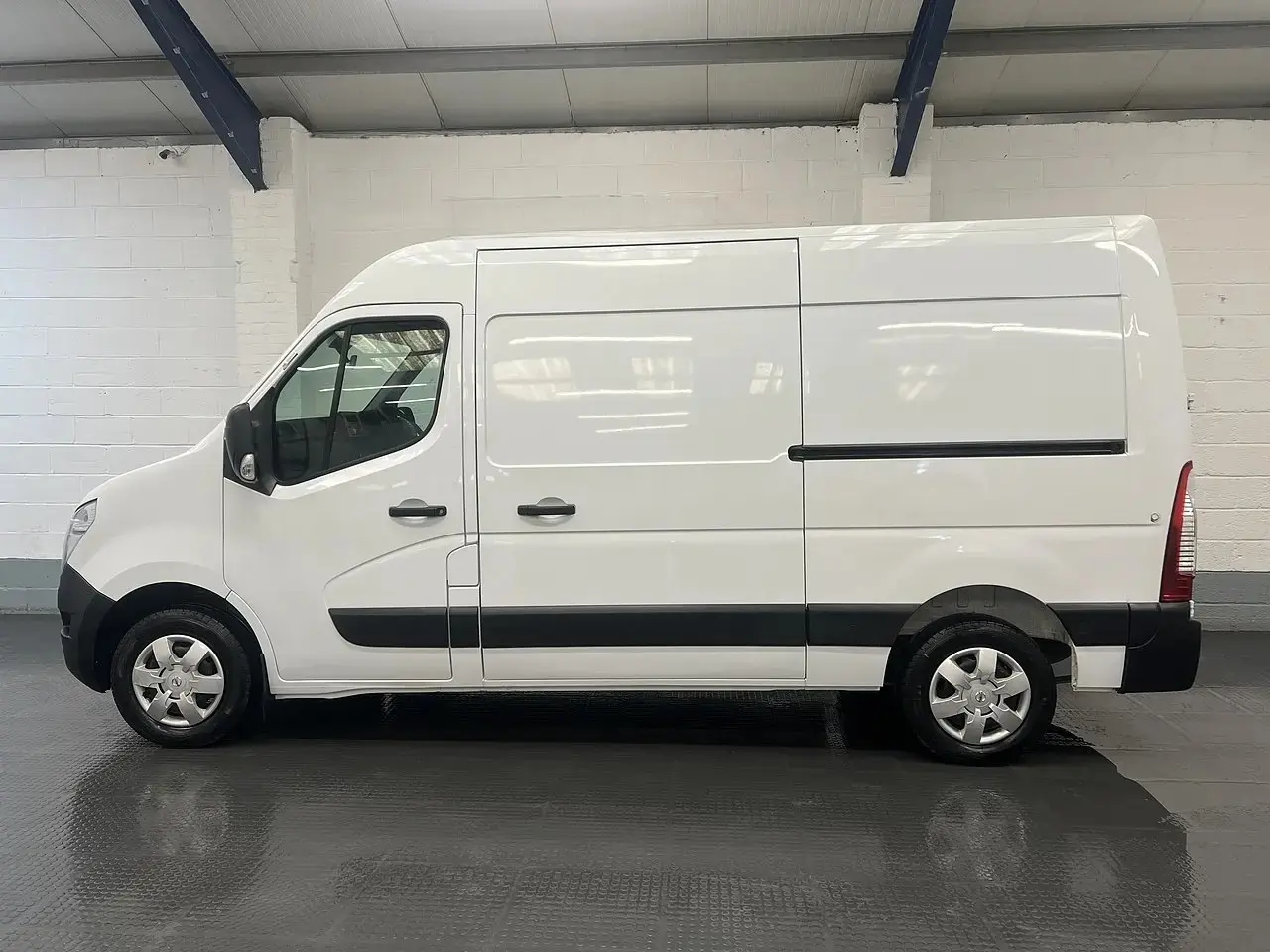 2023 Nissan Interstar