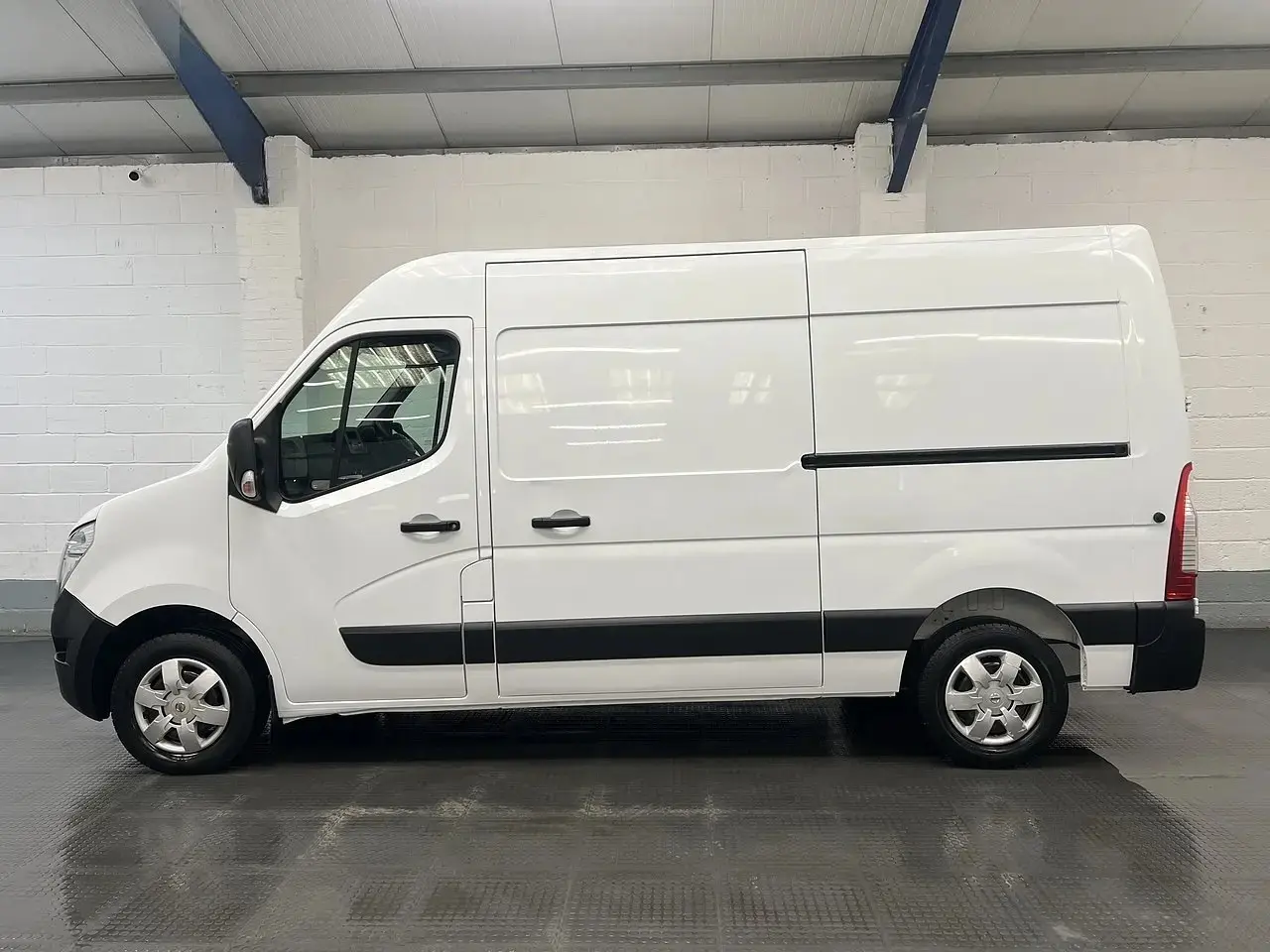 2023 Nissan Interstar