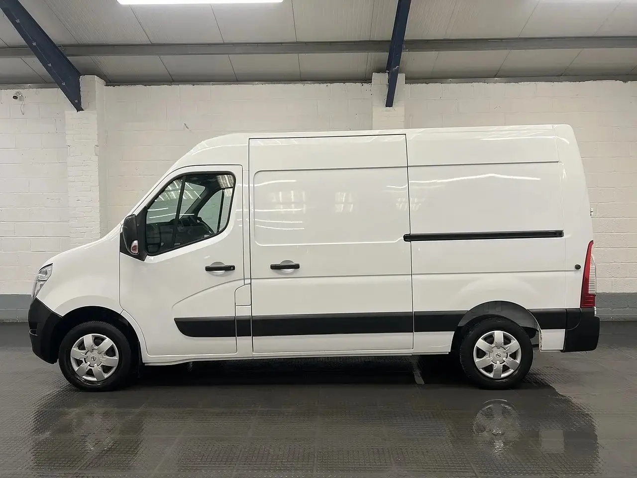 2023 Nissan Interstar