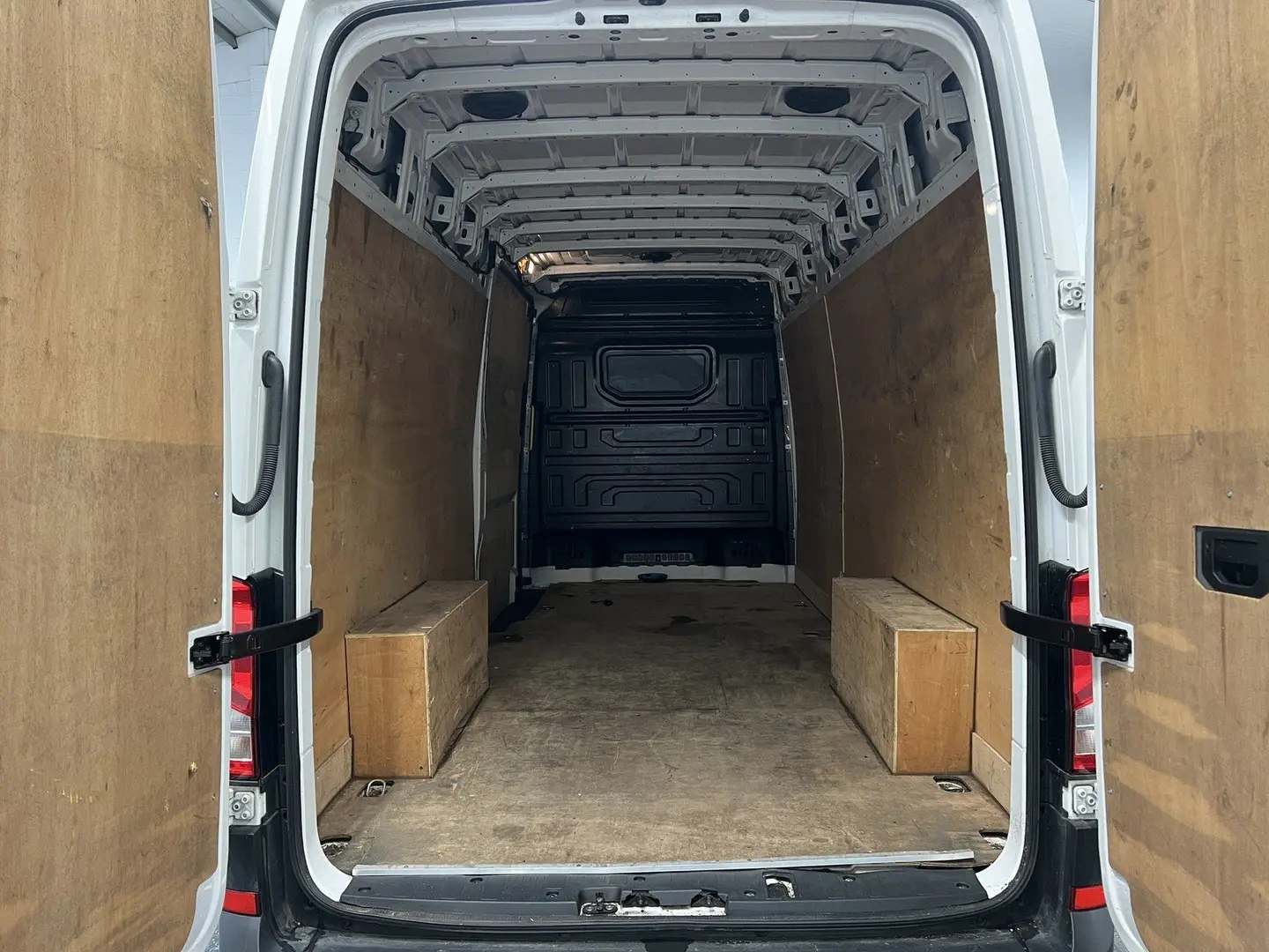 2025 Volkswagen Crafter, photo 2
