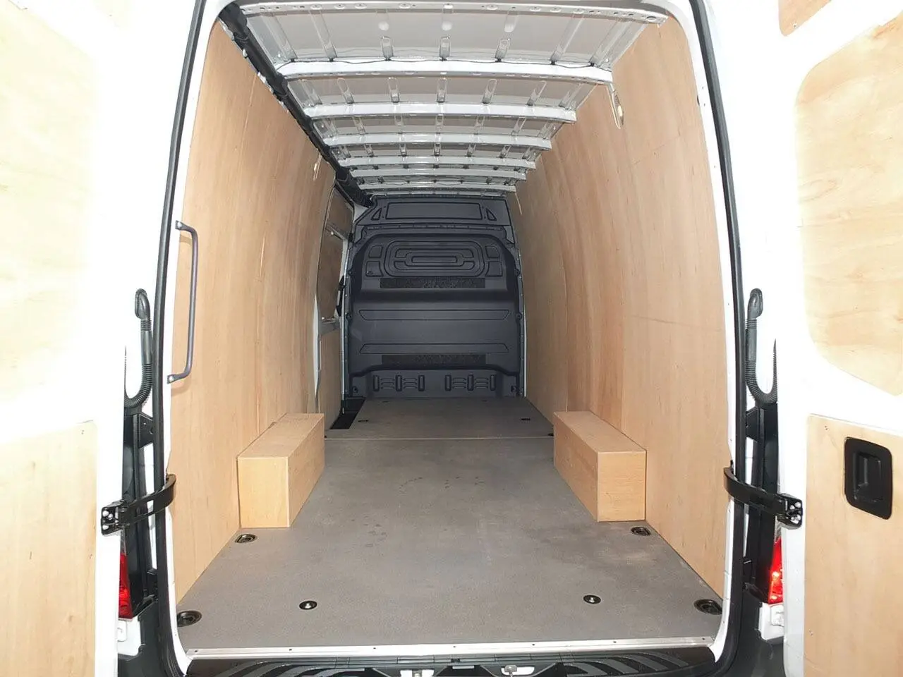 2025 Mercedes-Benz Sprinter, photo 2