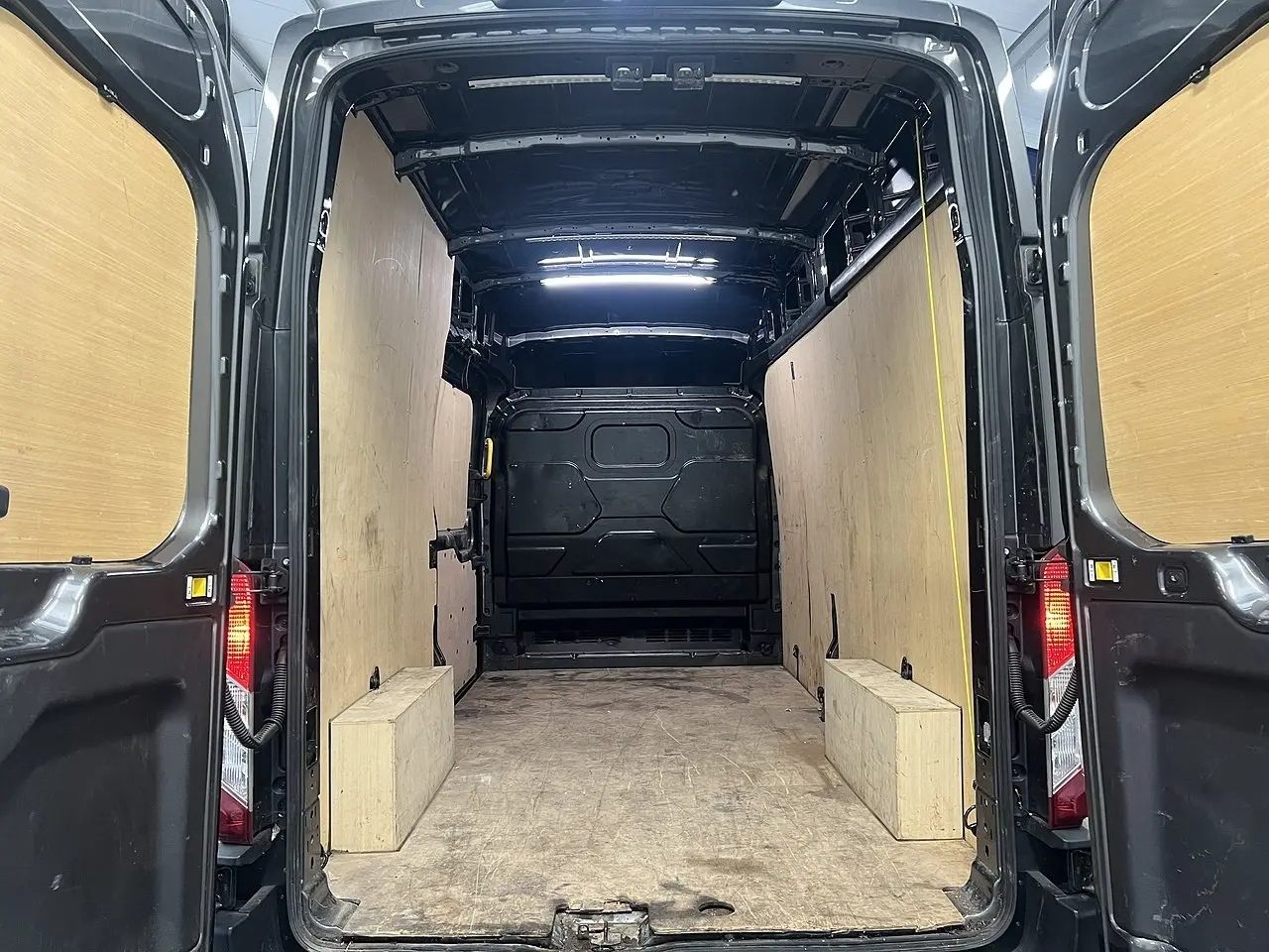 2025 Ford Transit, photo 2